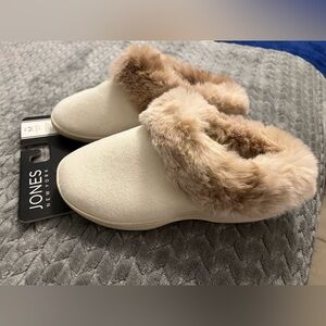 Jones New York Cream and Tan Women's Slippers